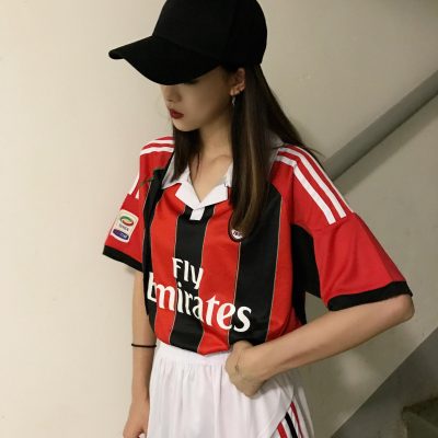 Mẫu quần áo bóng đá đẹp dành cho nữ