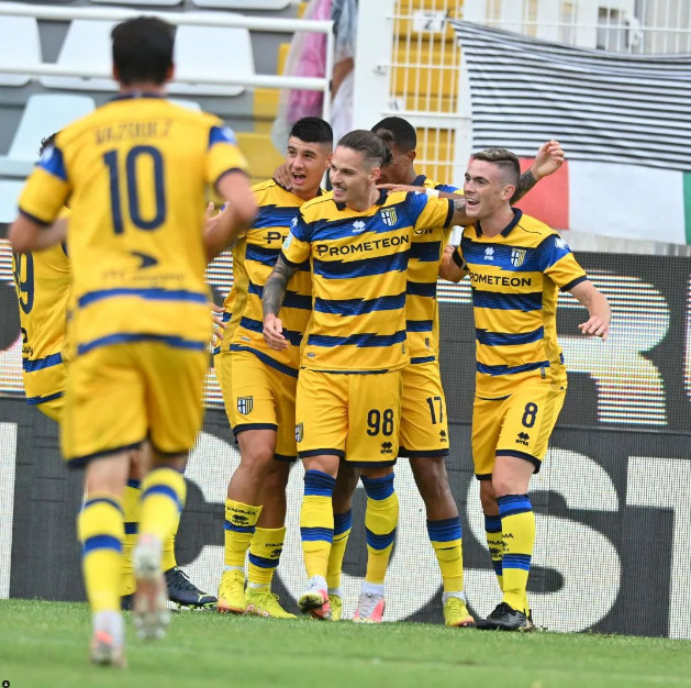 Áo thi đấu Parma 2023 sân khách