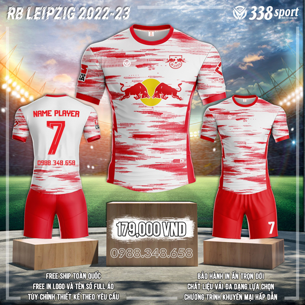 Hình ảnh Quần Áo Bóng Đá RB Leipzig 2022/23 Sân Nhà Rực Rỡ.   Đây là thiết kế nằm trong bộ sưu tập mới nhất được ra mắt bởi shop 338sport. Thiết kế mang màu trắng chủ đạo cùng với sự sáng tạo một bản họa tiết loang màu đỏ giống như bầu trời của buổi chiều hoàng hôn rực rỡ. Kèm theo đó là những chi tiết tỉ mỉ, tinh tế cùng có màu đỏ tạo điểm nhấn khiến cho chiếc áo đấu trở lên cân đối, hài hòa đầy ấn tượng. Mẫu áo này xứng đáng có mặt trong tủ đồ của fan hâm mộ câu lạc bộ RB Leipzig. 