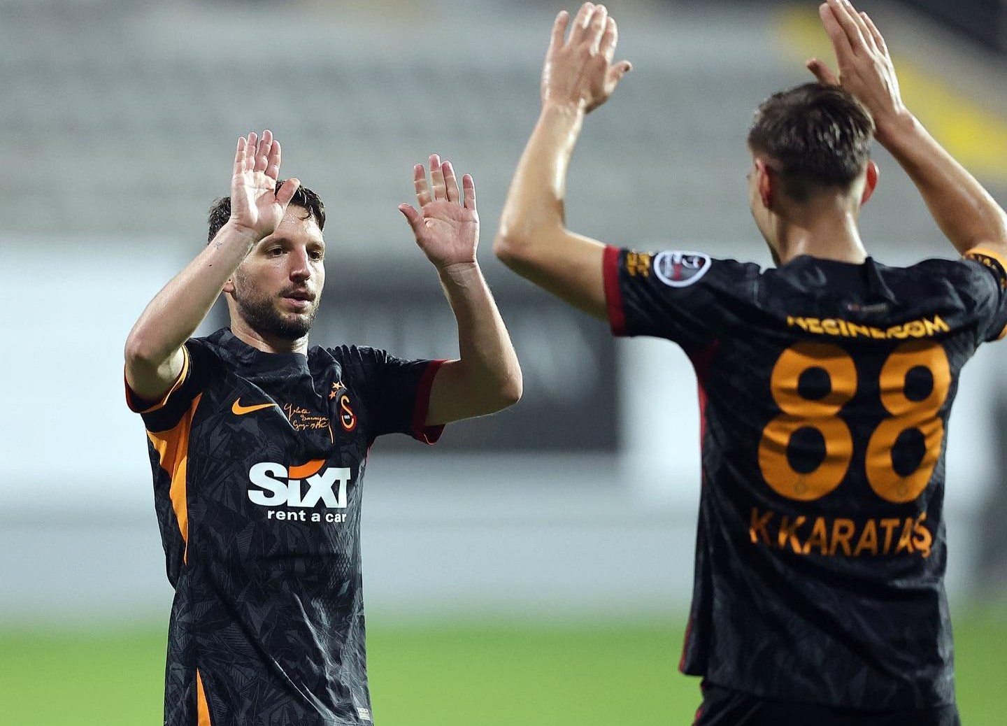 Áo thi đấu Galatasaray 2023 sân khách