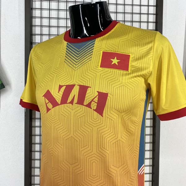 Hé lộ thành phẩm áo Việt Nam thiết kế màu vàng đẹp