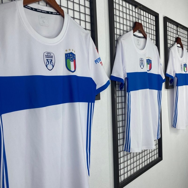 Thành phẩm áo bóng đá Italia